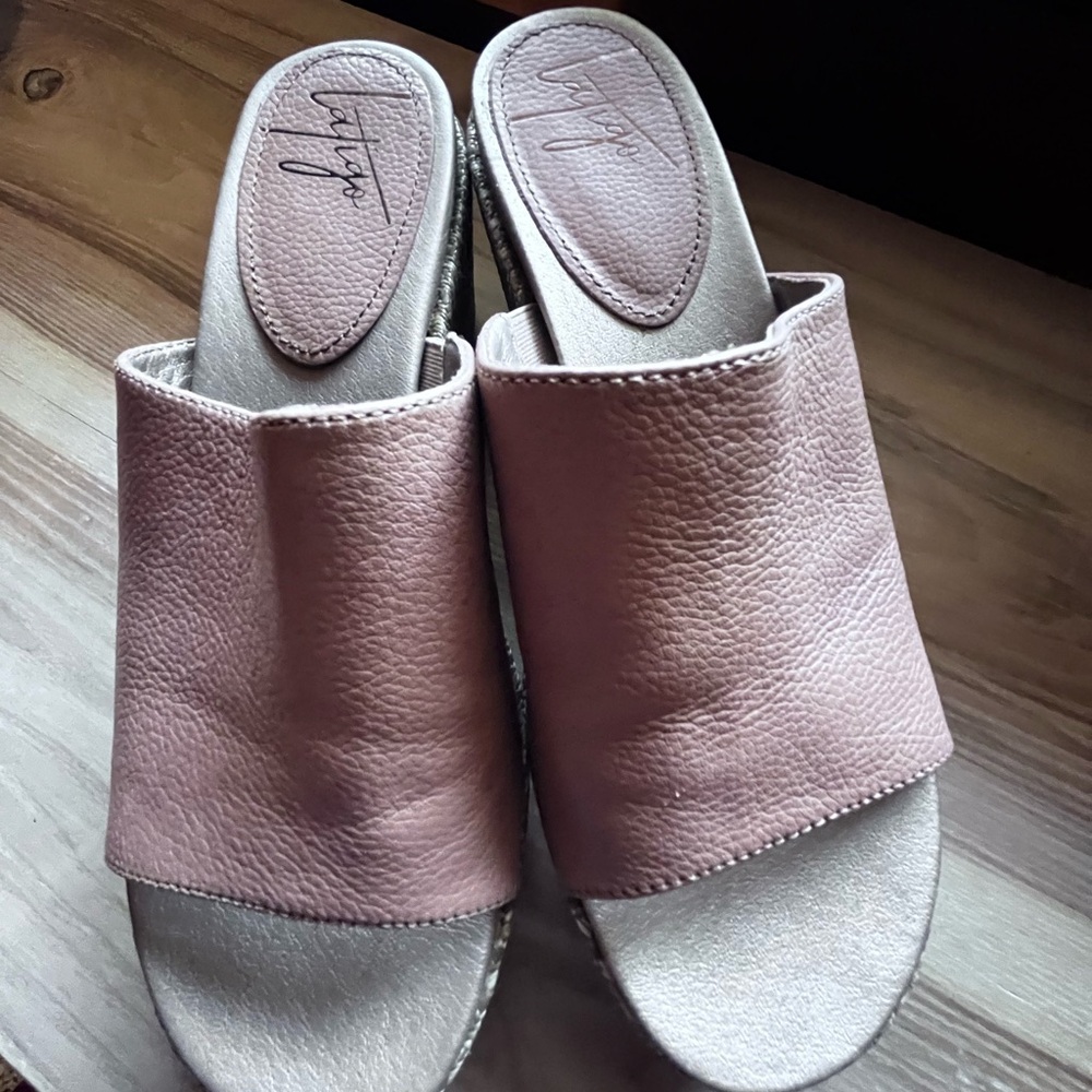 Life Stride Women's Tan Leather Mules
